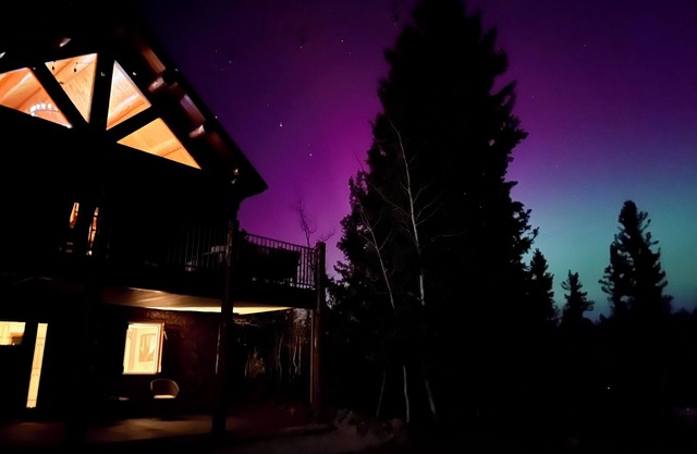 Cozy Colorado Cabin - Hot Tub + Dog-run + Views!