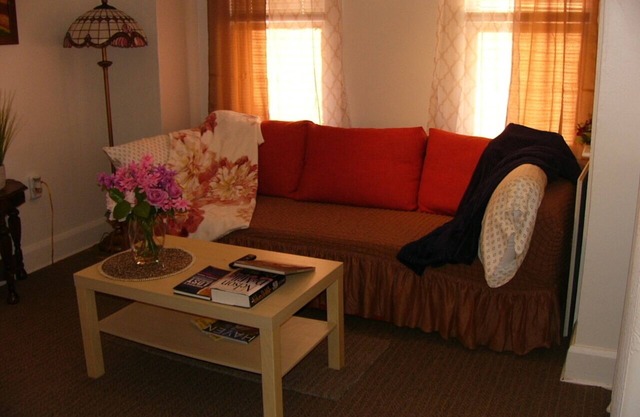 Cozy, comfortable and conveniently close to historic downtown Stroudsburg!
