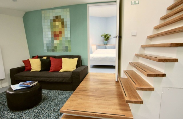 Cozy & comfortable suite on houseboat close 2 historical center