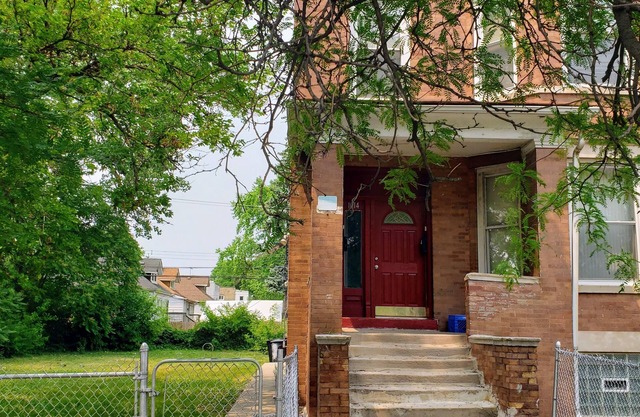 Cozy & Comfy 2 bedroom remodeled with plenty parking