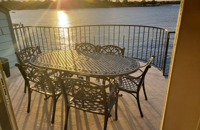 Cozy, Comfy Condo #251, 2 Bdr, Jet tub for 2, Family,Fishing or Romantic Getaway