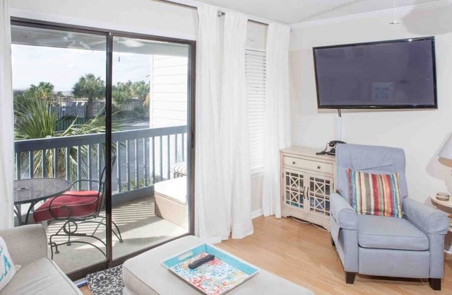 Cozy condo by the beach at Tybee Savannah