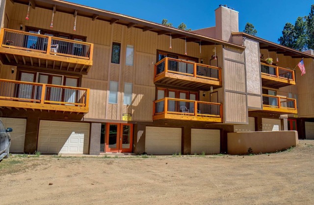 Cozy Condo close to the Chair Lift