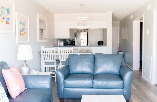 Cozy Condo for your family, indoor pool&Putt Putt.