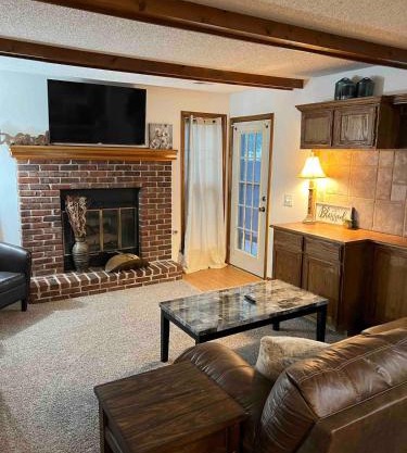 Cozy condo in Kansas City with no stairs!