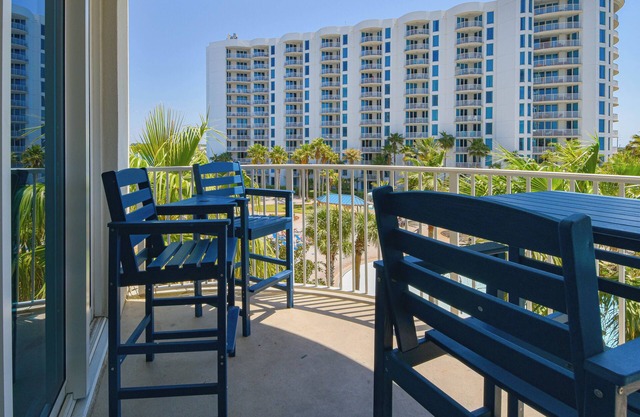 Cozy Condo w/Seasonal Beach Shuttle at The Palms of Destin! 🌴🐬🌅