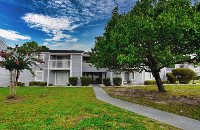 Cozy Condo with AC in charming Surfside Beach .7 miles from Pier and Beach