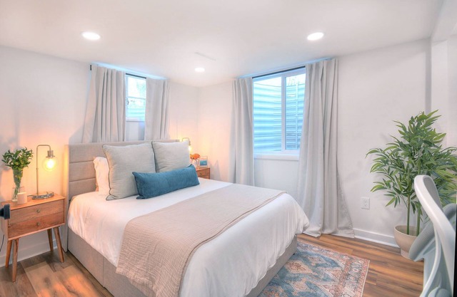 Cozy & Convenient Apartment in the heart of Colorado Springs/Comfy & Equipped!