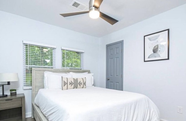 Cozy & Conveniently located 2 Bedroom house