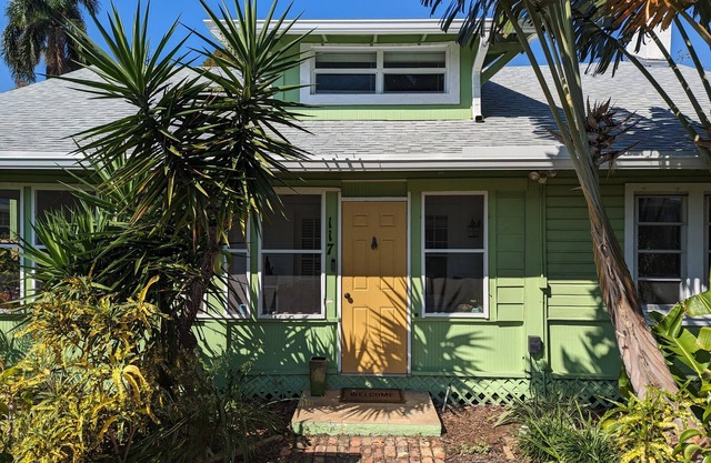 Cozy Cottage 2nd Floor Studio - Less Than A Mile From The Beach And Downtown