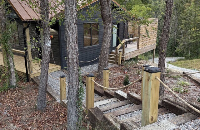 Cozy cottage in the heart of Hocking Hills