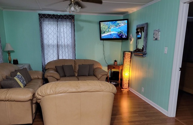 Cozy Cottage Intercoastal Waterway - 5 mins From Beach!