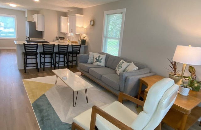 Cozy Cottage on 1.5 acres Indianapolis, 15 min to downtown