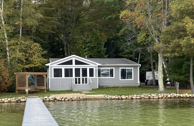 Cozy Cottage on a beautiful 2,000 acre lake.