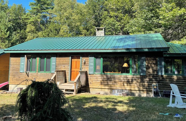 Cozy cottage with lake access, just 25 miles from Acadia National Park