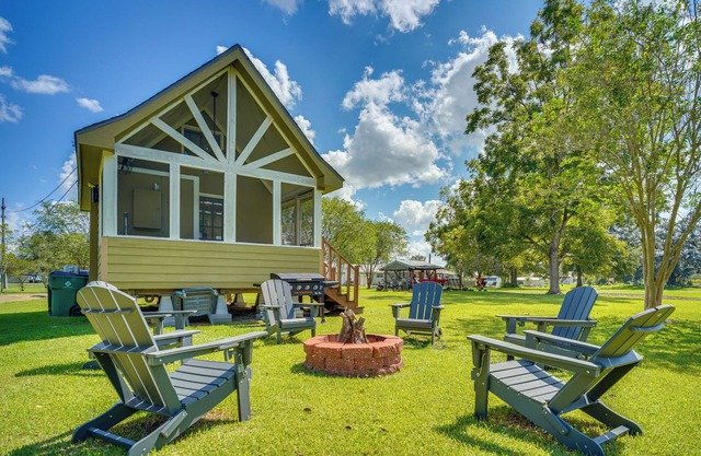 Cozy Couple’s Retreat w/Porch on Bayou Teche!
