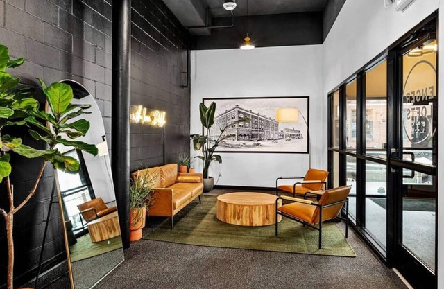 COZY ✨ CRAFT DIST. ✨ FAMILY FRIENDLY ✨ ARTIST LOFT