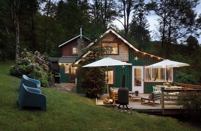 Cozy Creekside Charmer: Ski Cabin minutes to Phoenicia, Woodstock