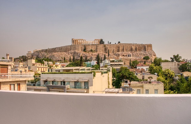 Cozy Deck Roof Apt at the Foothills of Acropolis