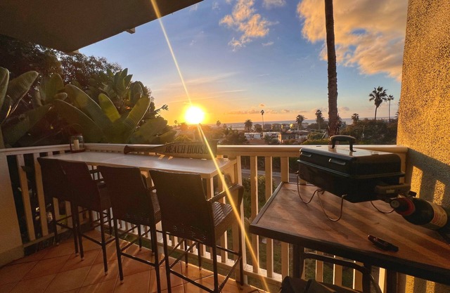 Cozy Del Mar Beach Haven - Ocean Views, 3 Blocks to Beach, Walk to Town!