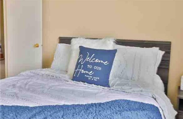Cozy Downtown Condo w/ Blue Sky Views