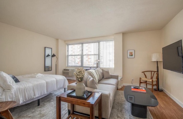 Cozy DT Studio with Full Kitchen by Zencity