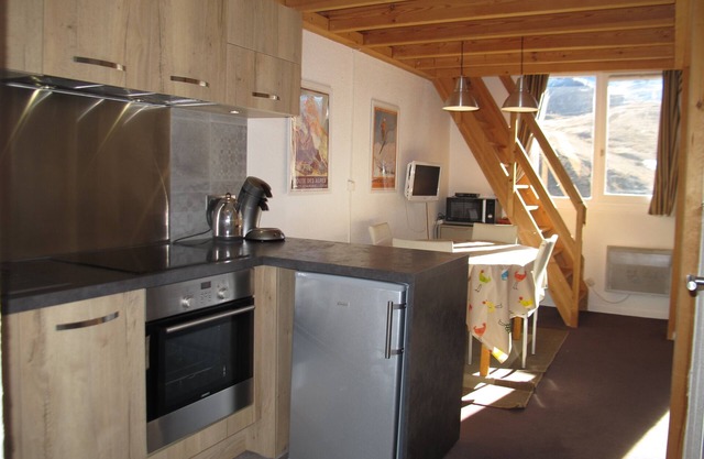 Cozy & Elegant Apartment in Val Thorens, Ski-in/Ski-out, south-facing view, 36m2