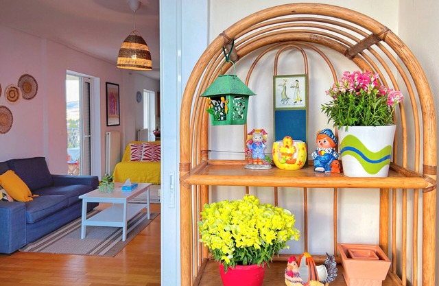 Cozy fairytal garden apartment, Family Friendly, Free Parking, 15 Min to Airport