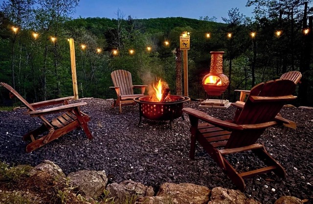 Cozy Family Friendly Cottage: GameRoom, Fire Pits & Mtn Views, Mins 2 Ski Resort