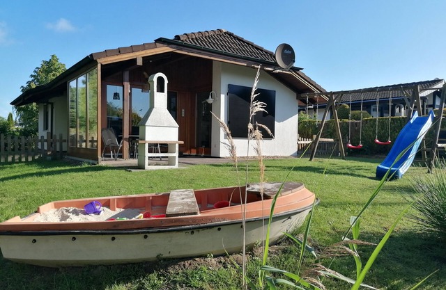Cozy family-friendly holiday home with Wi-Fi, bicycles and a cot