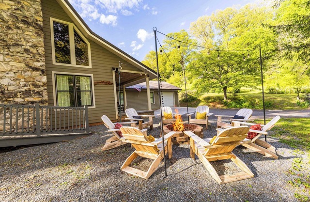 Cozy Family Getaway w/Games, Hot Tub & Fire Pit