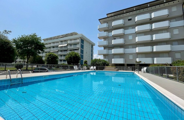 Cozy flat with shared pool