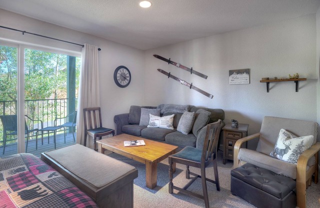Cozy Getaway (#103) | Resort Access, Full Kitchen, Walk to Lift, Ground Level