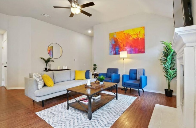 Cozy Getaway, Minutes from Austin!