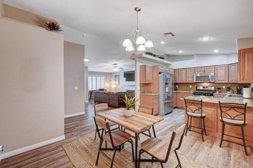 Cozy Getaway with King Bed, BBQ & Spacious Backyard