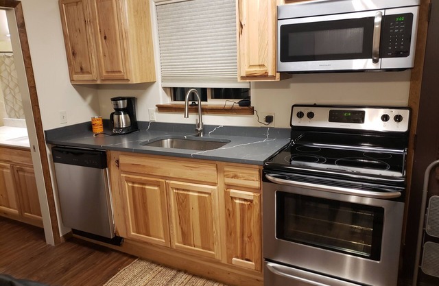 Cozy Guest House near Downtown Bayfield with off street parking