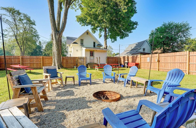Cozy Hart Getaway w/Fire Pit < 1 Mi to Lake!