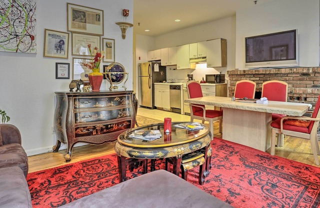 Cozy Hoboken Condo ~ 4 Mi to NYC Attractions!