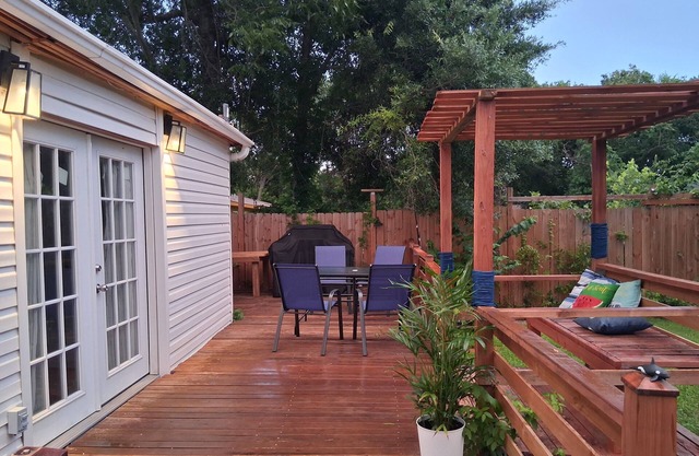 Cozy Home 2-bedroom in La Porte. n2 minutes to Sylvan Beach Park