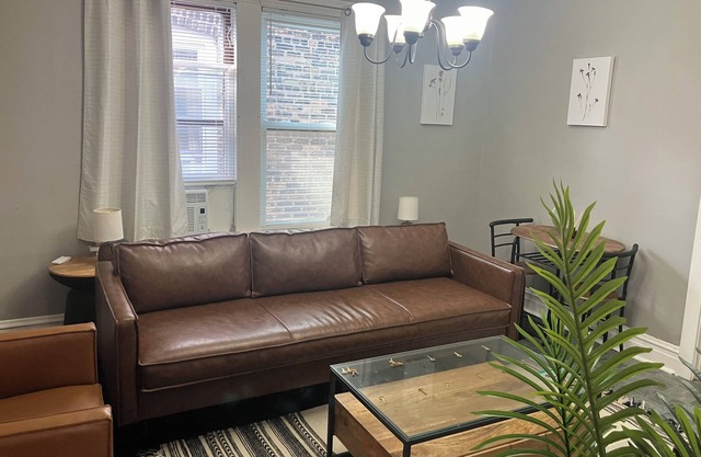 Cozy Home Full Private 2nd Floor Apartment with AC, WiFi in Chicago