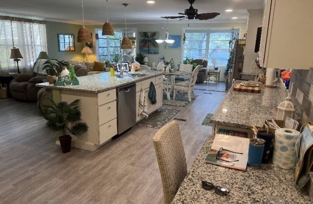 Cozy home in beautiful community close to Sanibel Island and Ft Meyers airport