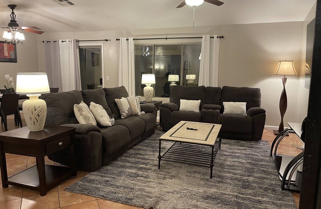 Cozy Home in beautiful neighborhood in Surprise, Arizona.