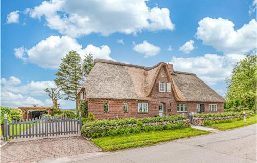 Cozy Home In Dagebüll With Kitchen