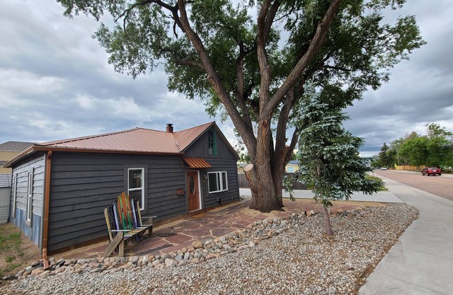 Cozy home in downtown Monument built in the 1930's