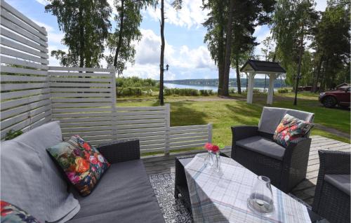 Cozy Home In Hjo With Wifi