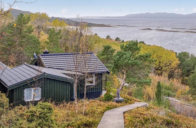 Cozy home in Kjørsvikbugen with WiFi
