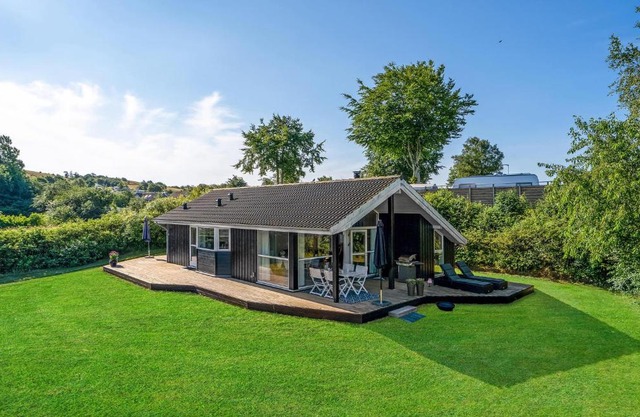 Cozy Home In Løgstrup With Kitchen
