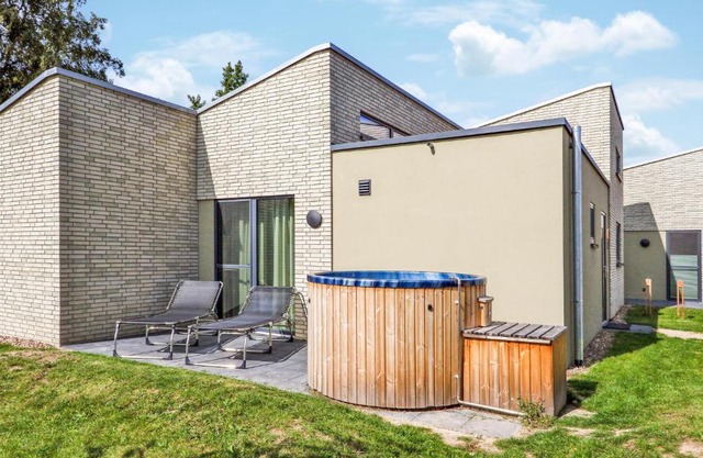 Cozy Home In Lembruchdümmer See