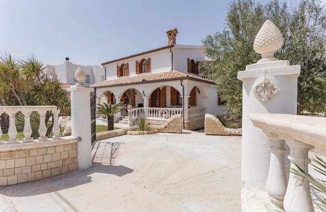 Cozy home in Noto -SR- with WiFi
