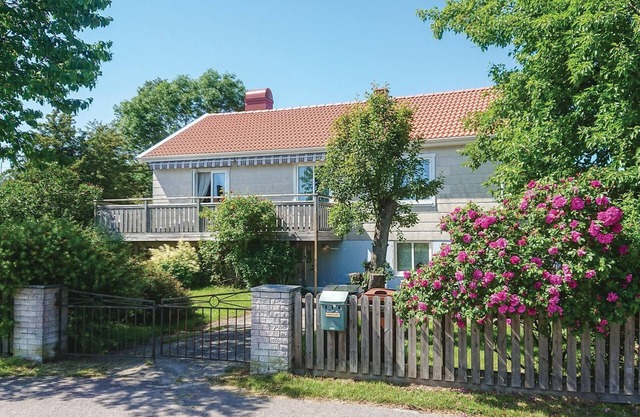 Cozy home in Rönnäng with WiFi